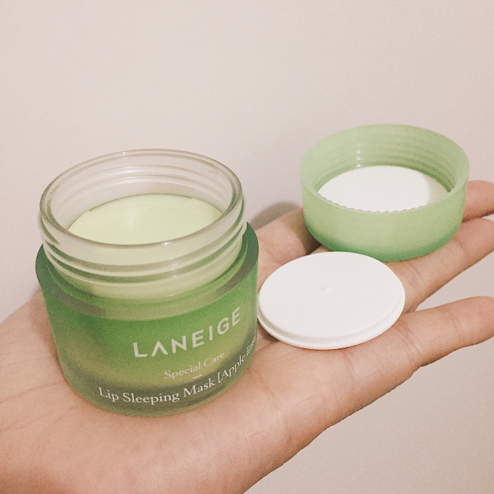 Laneige Lip Sleeping Mask #Apple Lime 8g สินค้าขายดี !! มาสก์บำรุงริมฝีปาก สินค้าหายากที่สาวๆต้องมี มอบริมฝีปากนุ่มเด้งกว่าใคร