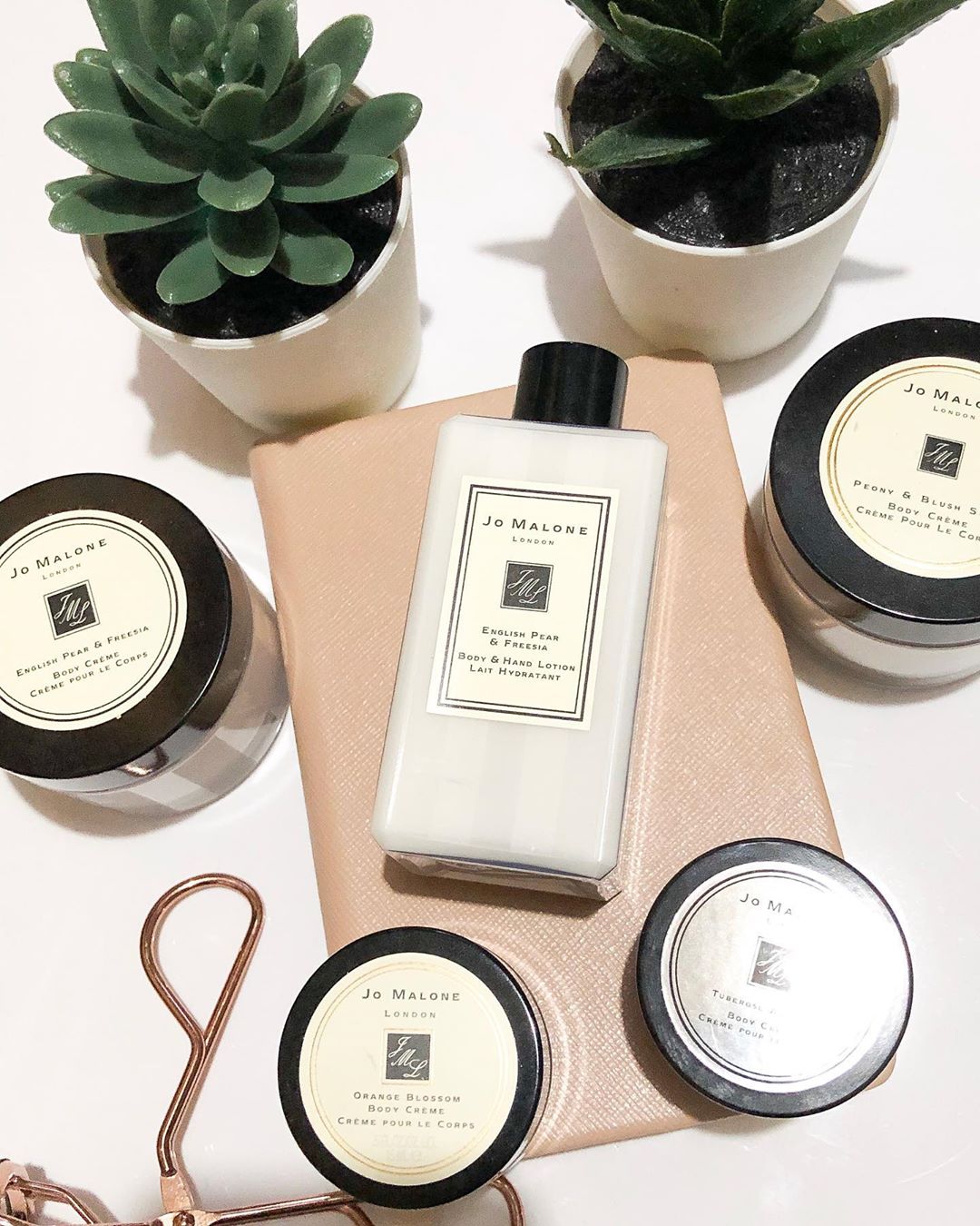 Jo Malone English Pear & Freesia Body Creme 175ml Body Creme ที่ให้สัมผัสหรูหรา นุ่มละมุน 