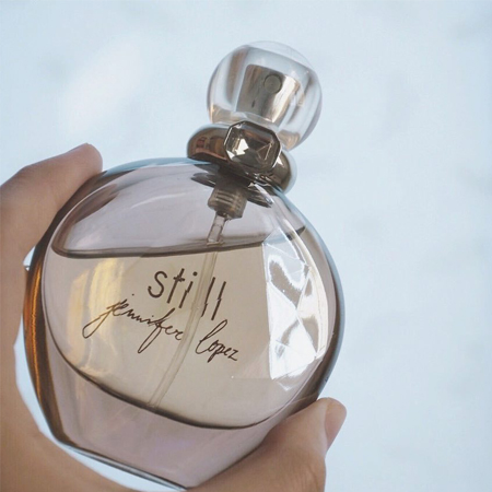 JLO still EDP 30 ml น้ำหอมในตำนานกลิ่นหอมสะอาดแฝงความเย้ายวน ให้คุณสดชื่นแจ่มใสและอ่อนหวาน ดั่งหญิงสาวน่าหลงใหล