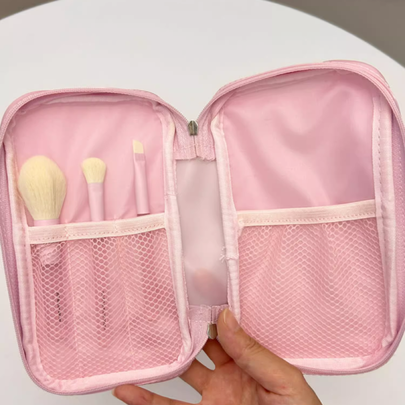 Pink Blush Set 3 Items with pouch,3CE Mini Makeup Brush Kit,เซ็ตแปรงแต่งหน้า 3CE,ทรีซีอี มินิ เมคอัพ บรัช คิท เครื่องสำอาง,กระเป๋า,กระเป๋าเครื่องสำอาง,กระเป๋าใบเล็ก