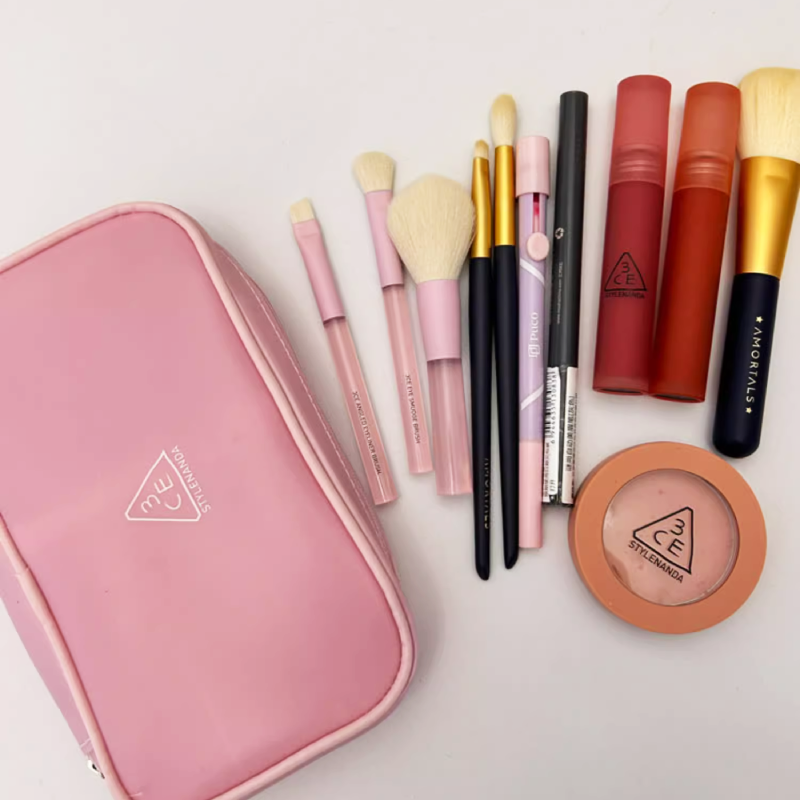 Pink Blush Set 3 Items with pouch,3CE Mini Makeup Brush Kit,เซ็ตแปรงแต่งหน้า 3CE,ทรีซีอี มินิ เมคอัพ บรัช คิท เครื่องสำอาง,กระเป๋า,กระเป๋าเครื่องสำอาง,กระเป๋าใบเล็ก